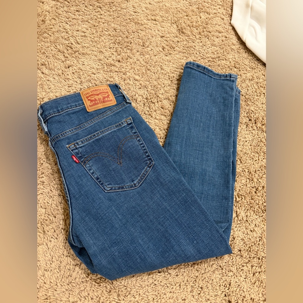 Levi’s Boyfriend Jeans Size 27 Distressed Medium Wash